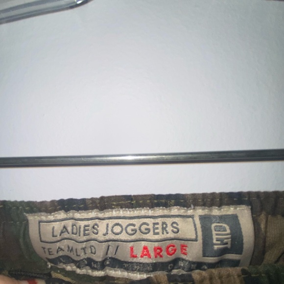 Team LTD Camo joggers,worn a couple times but have always been tight, fits small - Picture 2 of 2